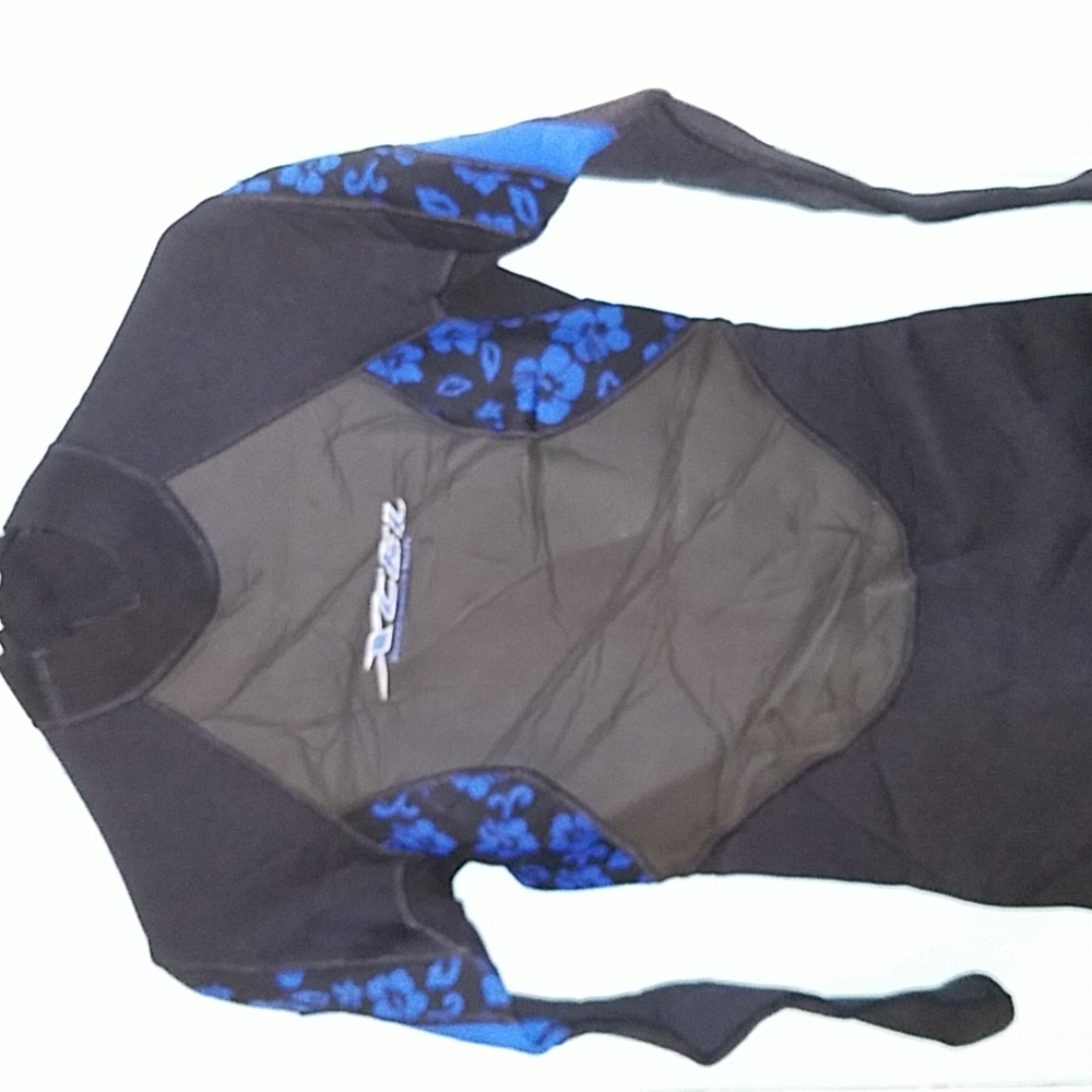 Xcel weet suits  size 10 perfec for vacation snorkeling.